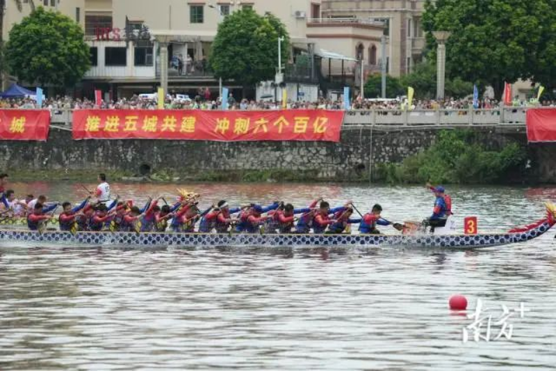 錦江流域無外人,鰲峰山下無閑人。 圖片