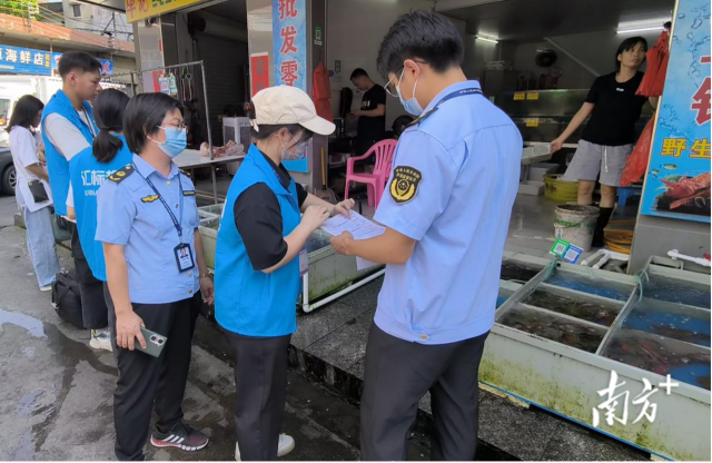開展食品安全“你點(diǎn)我檢”活動(dòng)。 圖片