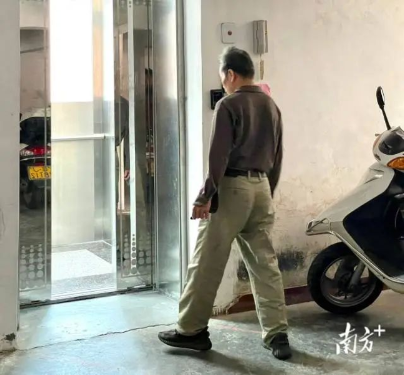 老舊小區(qū)加裝電梯成為居民生活需求。 南方+ 周柳妤 拍攝 圖片