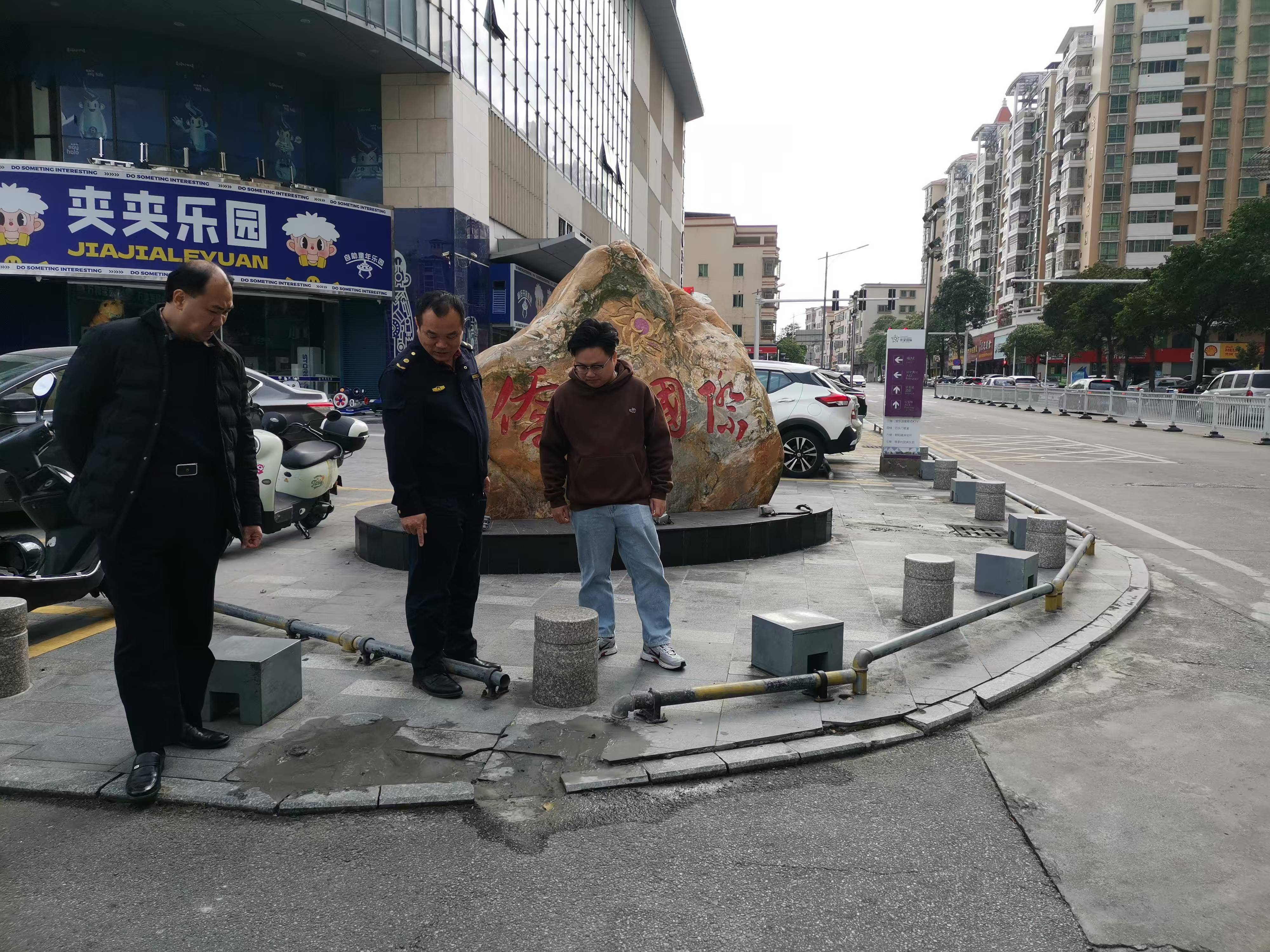 凈美賽道展風(fēng)采 恩平城管伴“馬”行