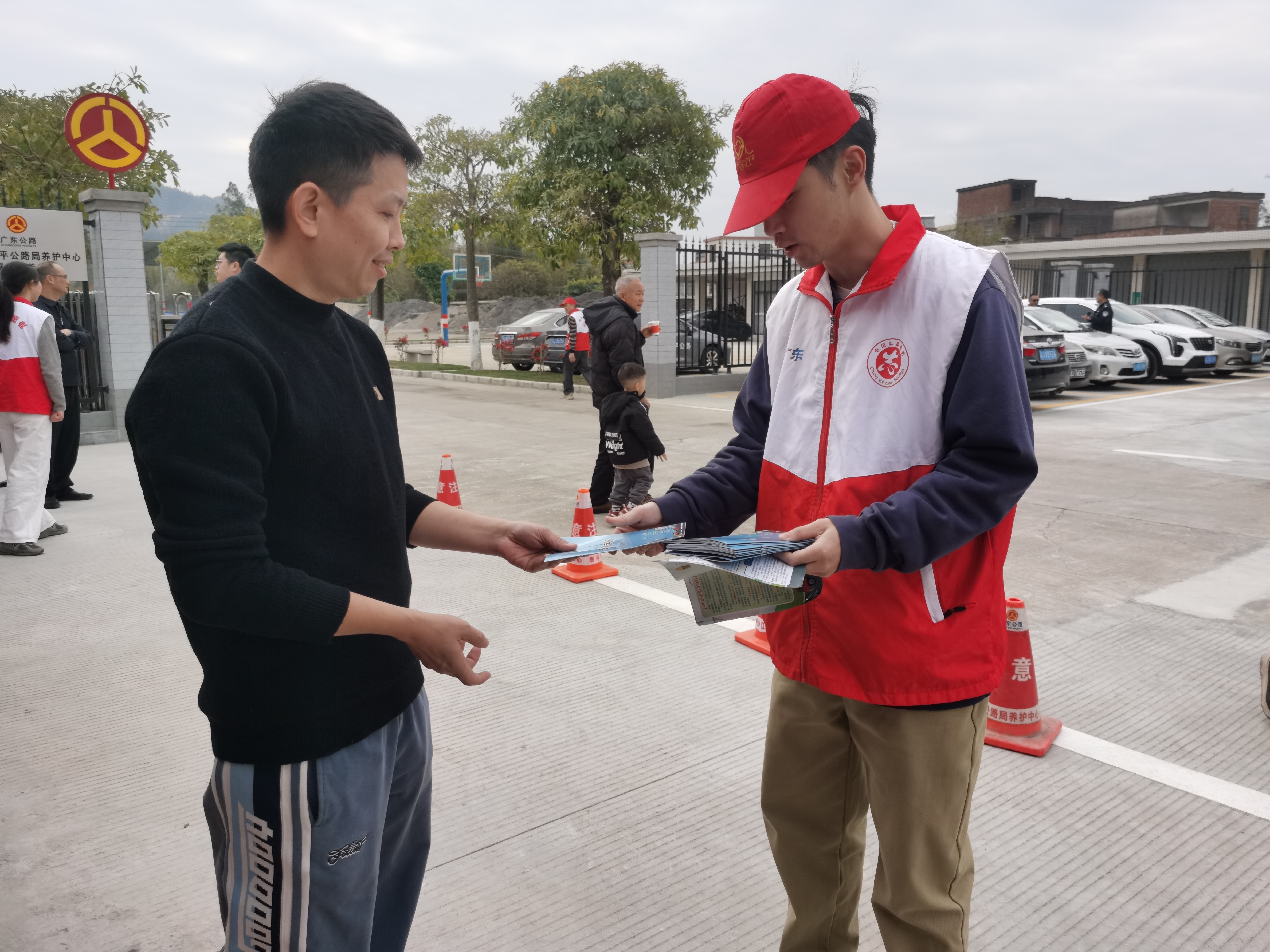 “誠(chéng)實(shí)守信，暢行公路”2.jpg